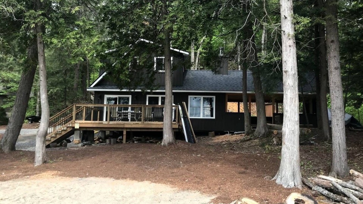Utterson Cottage | A Hidden Gem with Sandy Shore Memories and Island Views.