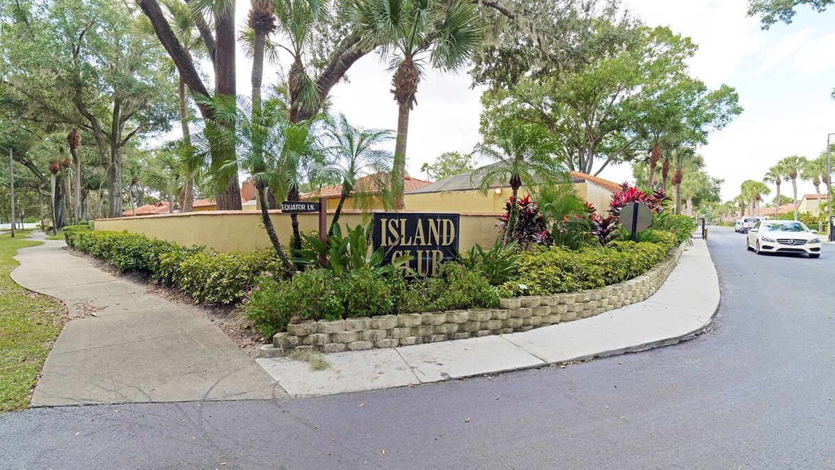 Rosemont Condo | A Hidden Oasis in the city!