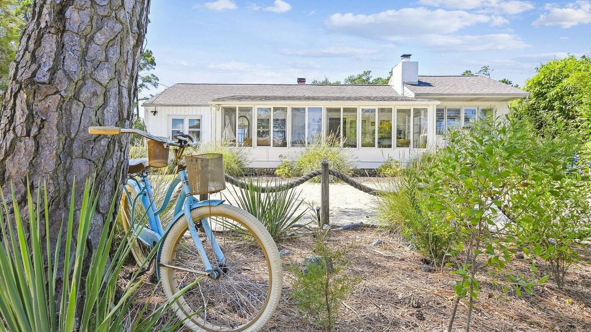 Point Lookout Cottage | A Hideaway in Hays Beach: Chesapeake Bay, 5G WiFi, 60 Second Walk to Beach
