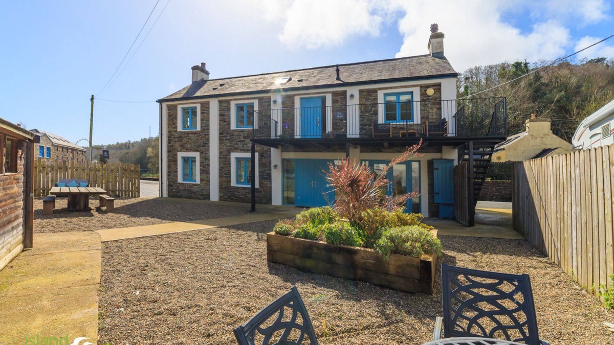 Laxey Cottage | A holiday cottage that sleeps 6 guests in 3 bedrooms