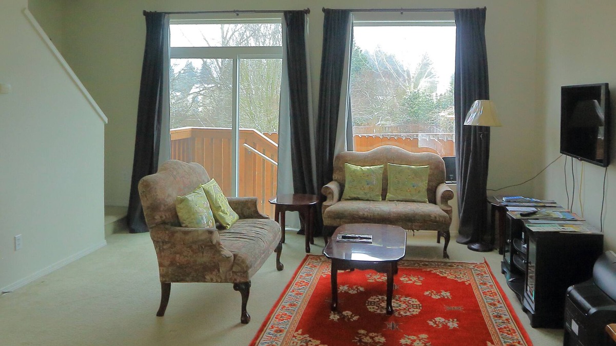 Beaverton House | A Home Away From Your Home 2 Master Suites Townhouse On In A Quiet Neighborhood