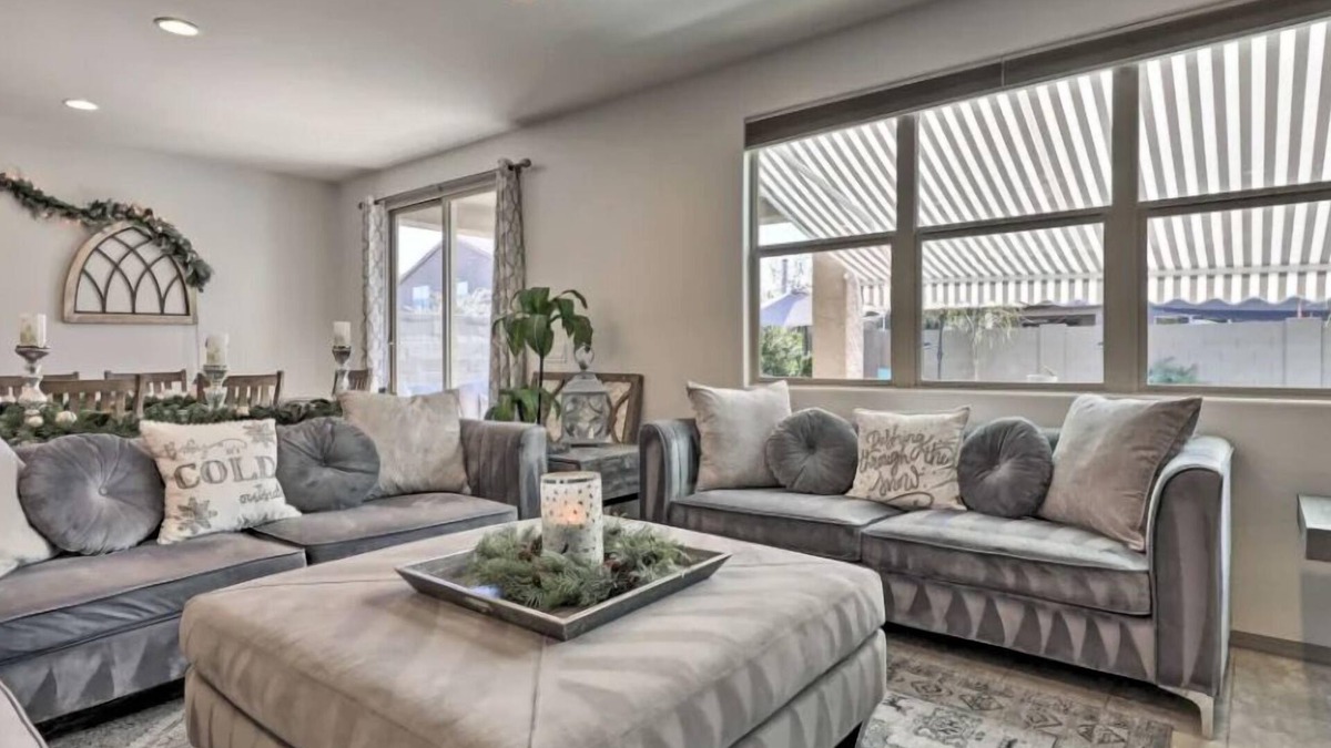San Tan Valley House | A home that feels like home, w/hot tub and spacious living room