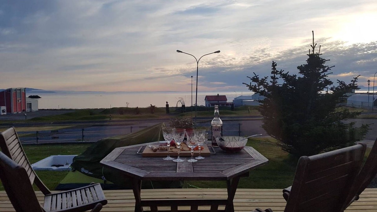 Skagastrond Cottage | A House Between Mountains and Coast in a Beautiful and Quiet sea Village
