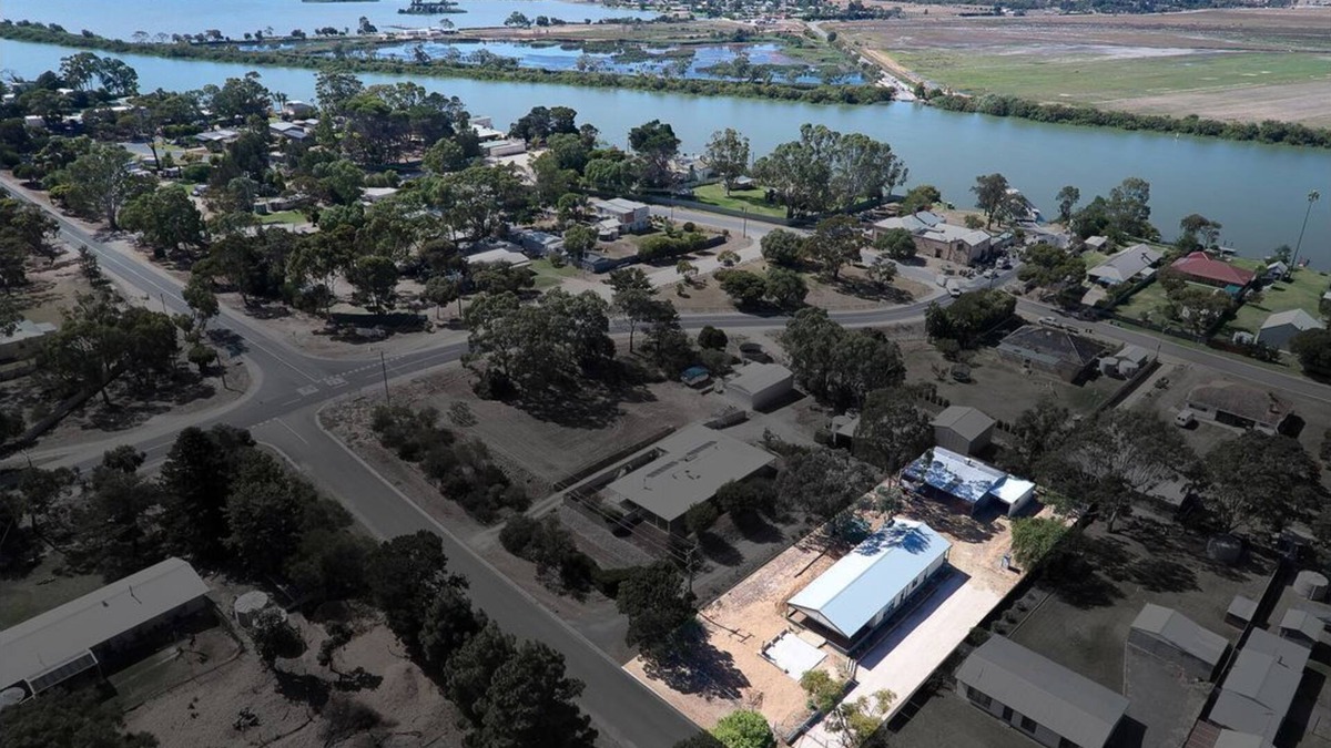 Wellington House | A house to fit all occasions- Water Skiing, Motor Sport Park or just relaxing