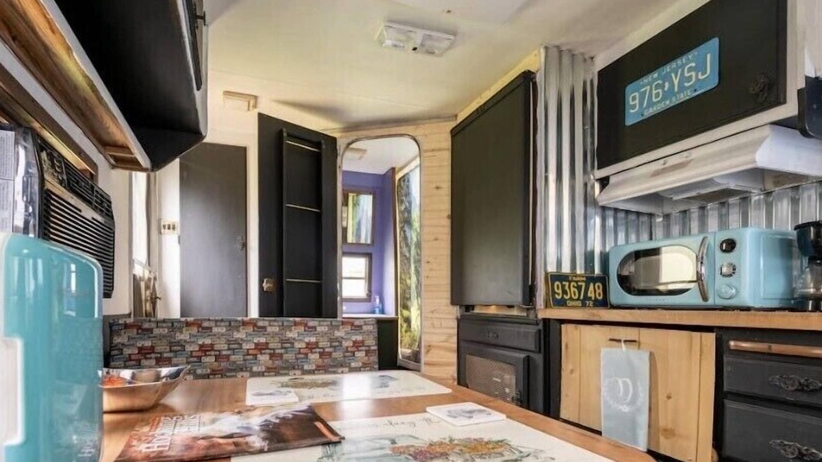 Carbon Hill House | A Hug From The Hills- Hocking Hills in Carbon Hill BIGFOOT THEMED ‼️