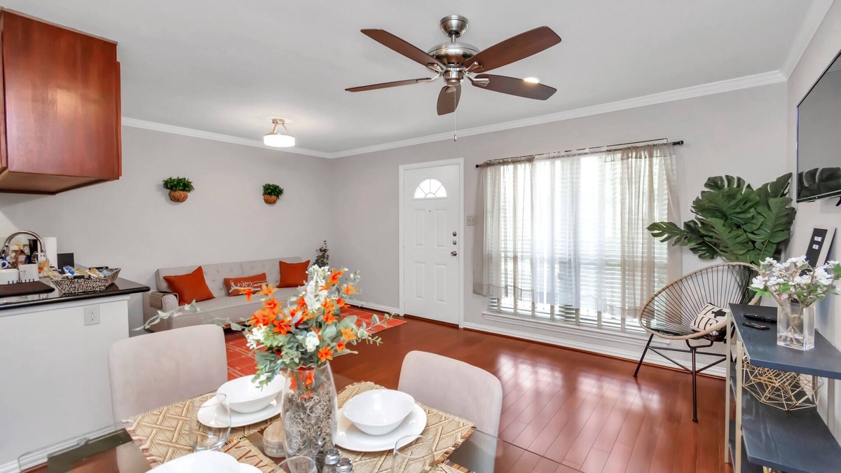 Neartown Apartment | A JassyStay/Med-Center/Spacious 1bd/FREE Parking