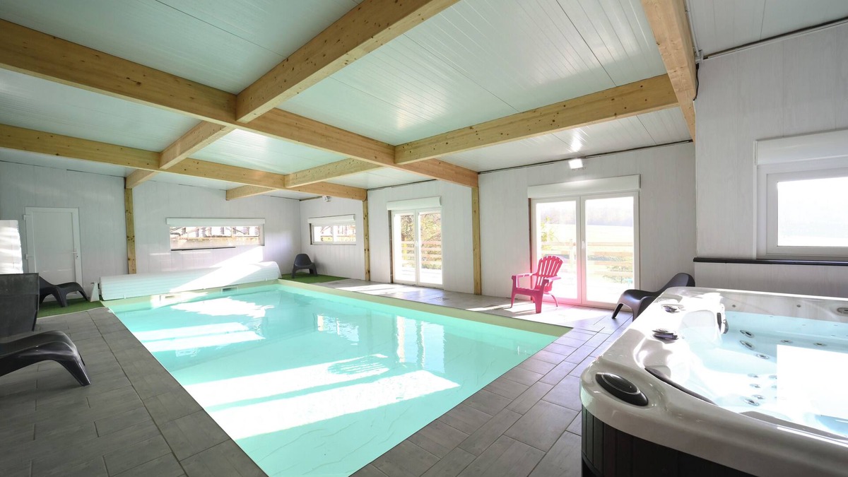 Signy-lAbbaye House | A L'OREE DU BOIS, 500 M2 GITE FOR 15 PEOPLE WITH SWIMMING POOL AND JACUZZI