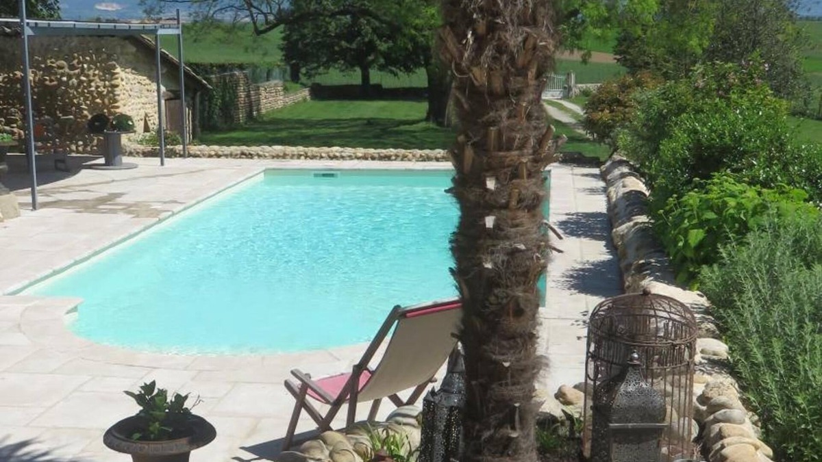 Chateauneuf-sur-Isere House | A la belle histoire