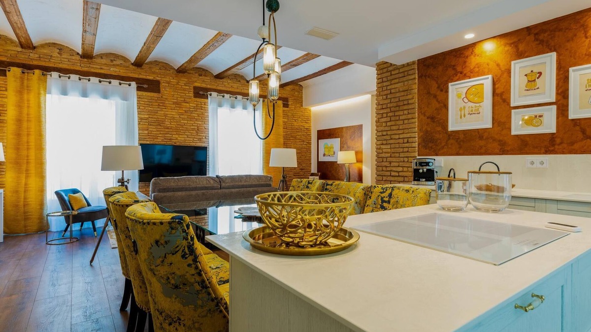 La Seu Apartment | A la luna de Valencia, 4-6 pax, 2 Bedrooms & 2 Bathrooms in downtown Valencia