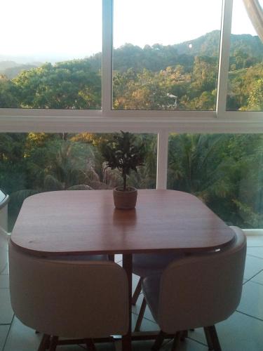 Le Morne-Vert Apartment | A la montagne