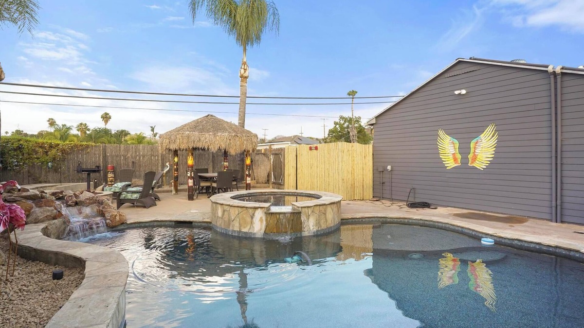 Lakeside House | A Lakeside Retreat - The Birdhouse SD, nPool, Spa, Fire Pit, Game Room