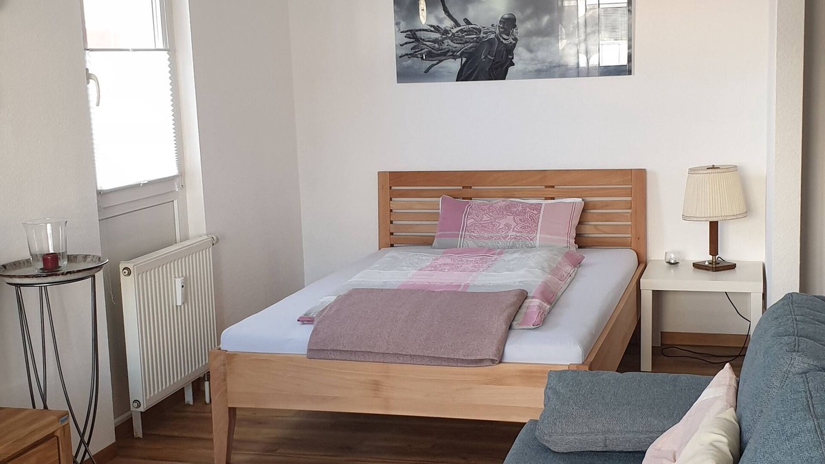 Bruhl-Guterbahnhof Apartment | A large, comfortable double bed (1.40 m) completes the offer.
