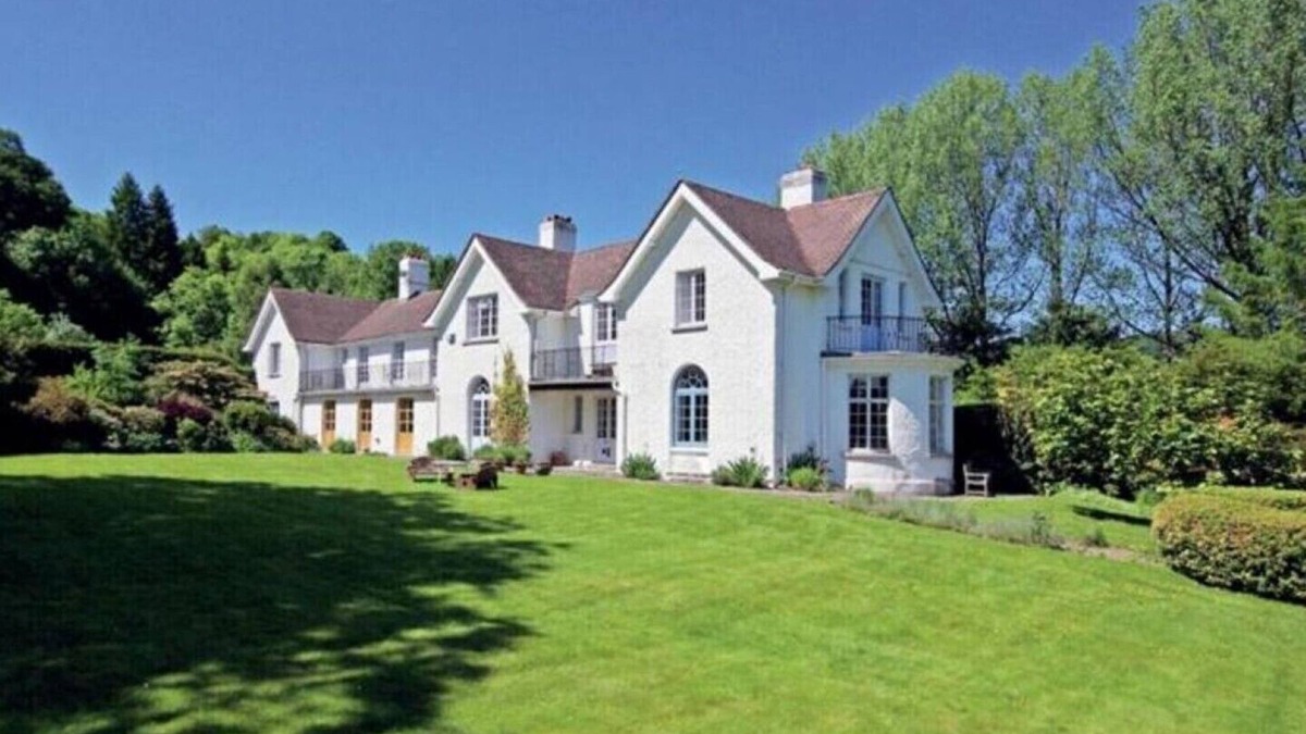 Builth Wells House | A Large Country House, perfect for friends & family gatherings.