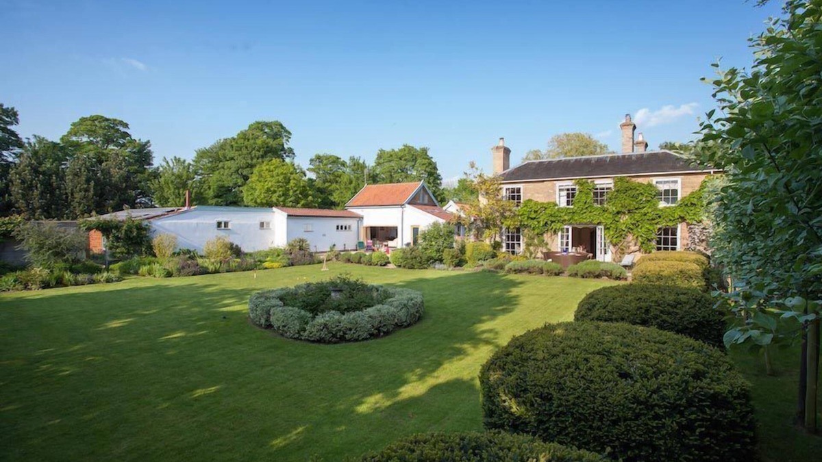 Great Hockham Cottage | A large group retreat that sleeps 15 guests in 8 bedrooms