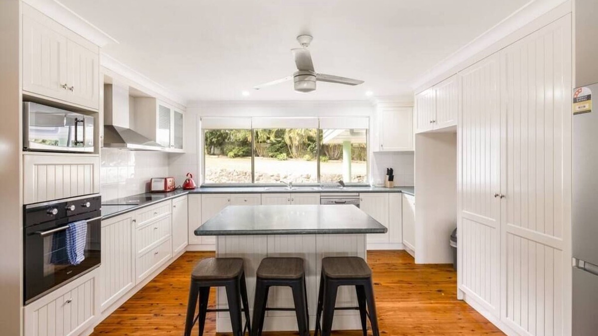 Yatala House | A large house@Yatala Gold Coast andBoating