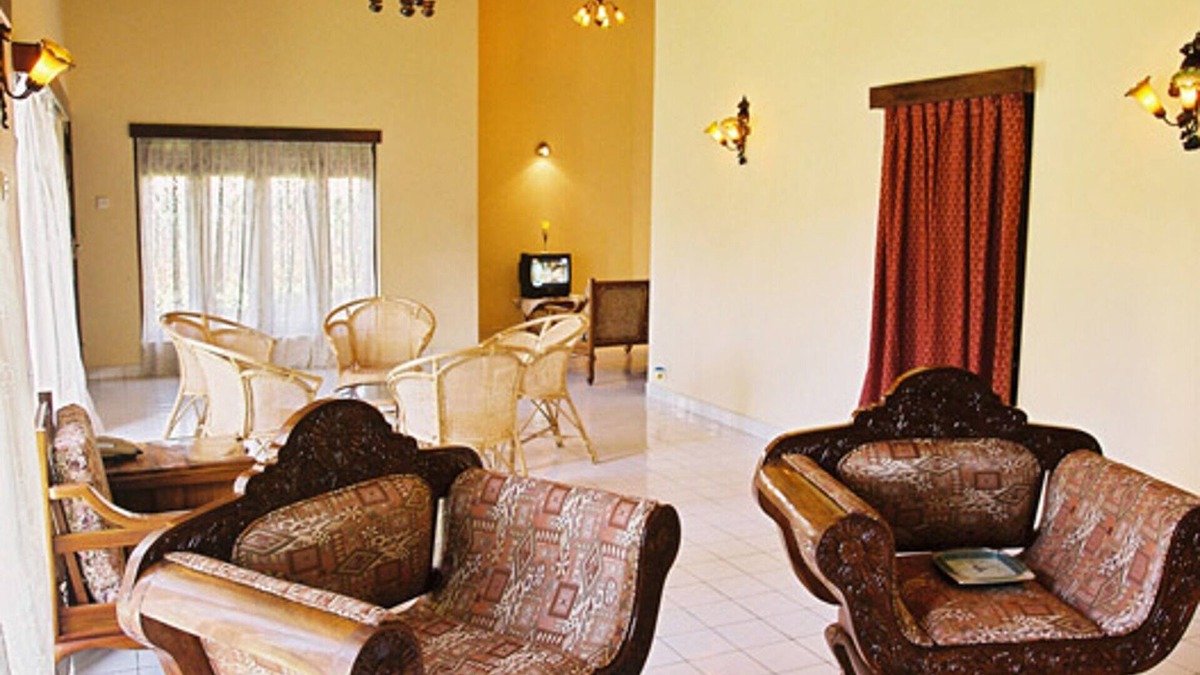 Moratuwa Bed & Breakfast | A Large room at "Charles Homestay" -Moratuwa, COLOMBO