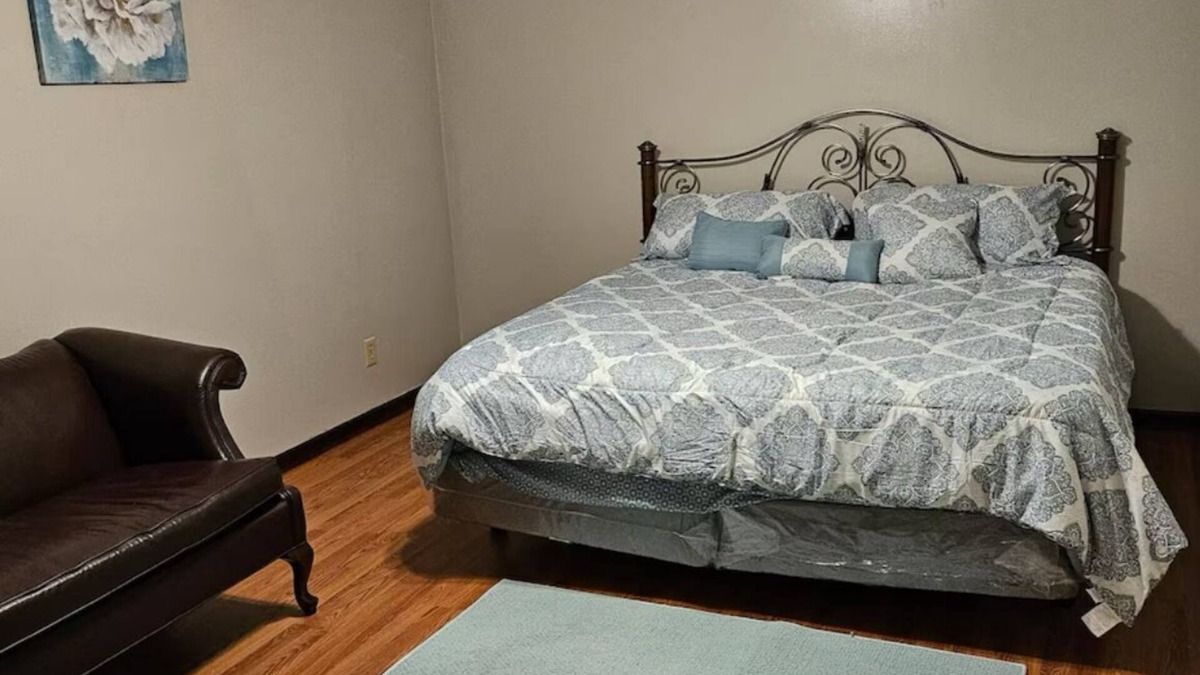 Petersburg House | A large room in Prince George County that has a King size bed and an ensuite.