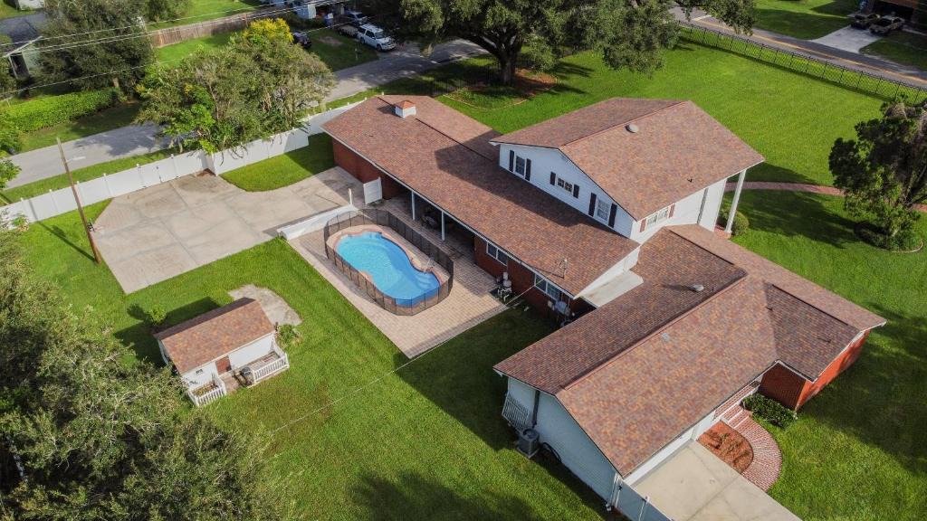 Brandon House | A Large Tropical Estate with 2 Acres of Space home
