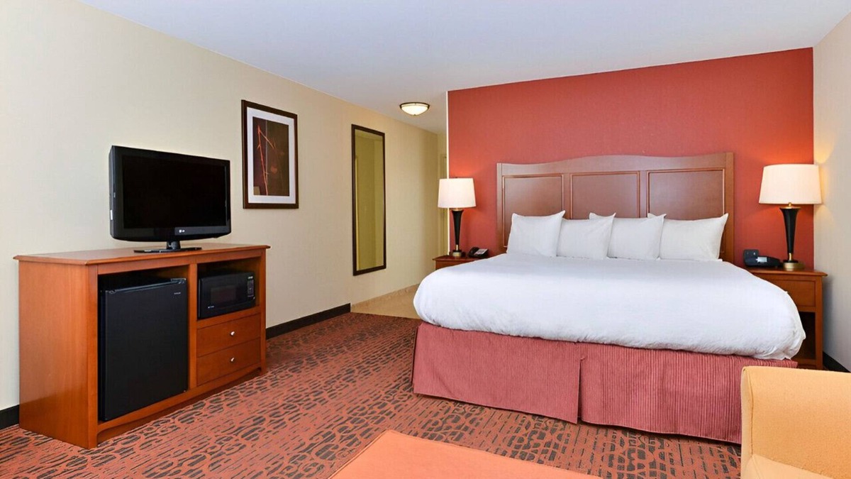 Clinton House | A Lavish and Contemporary Retreat With Free WiFi
