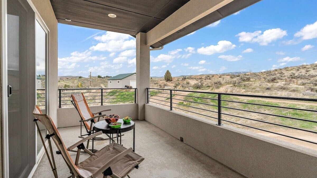 Garden City House | A Lazy Peaceful Retreat with Hills and Bike Park View