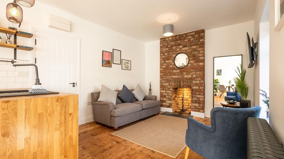 St Dogmaels Apartment | A light and airy apartment for 2 or 4 in the heart of St Dogmaels