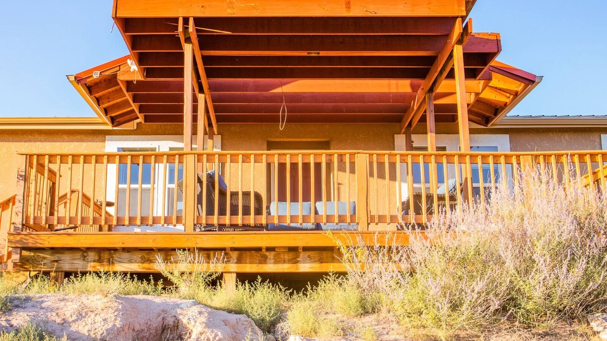 Abiquiu House | A light-filled home with views of the Jemez
