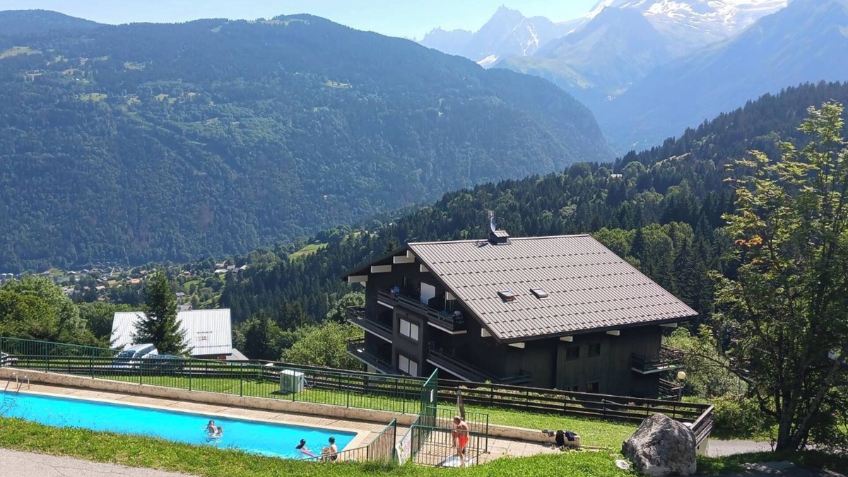 Saint-Gervais-les-Bains Apartment | A little corner of paradise facing Mont Blanc, close to the ski slopes