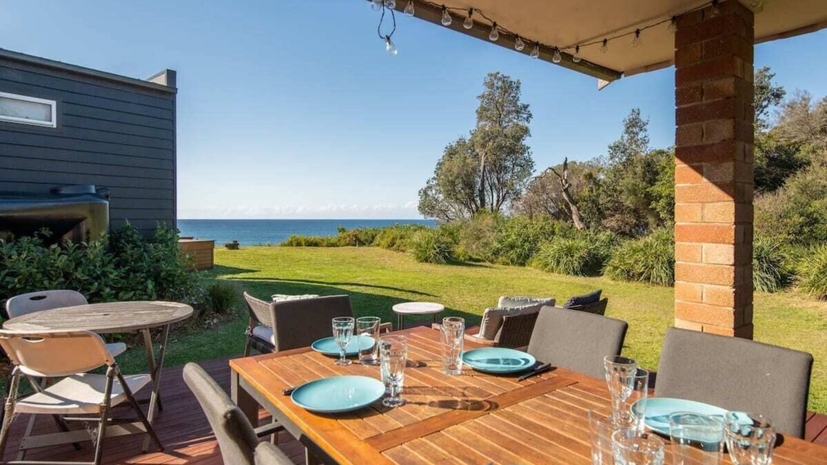 Culburra Beach House | A little beach front cottage