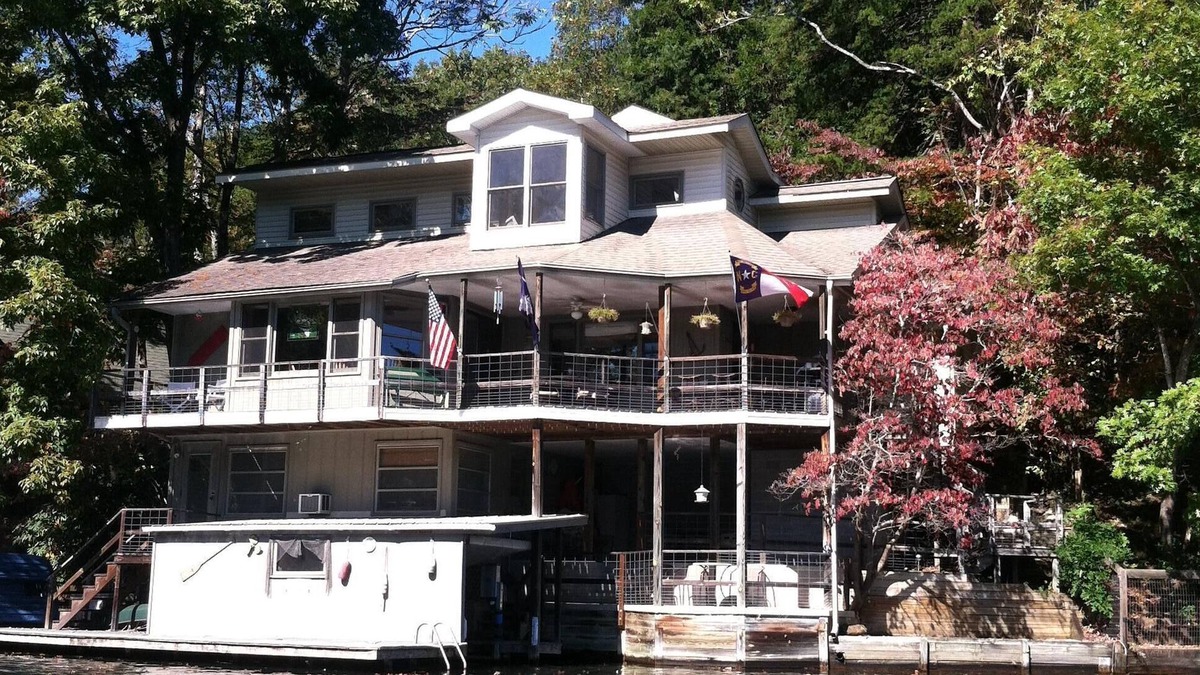 Lynn House | ~A~ Little Bit of Heaven on Lake Lanier - Convenient to TIEC