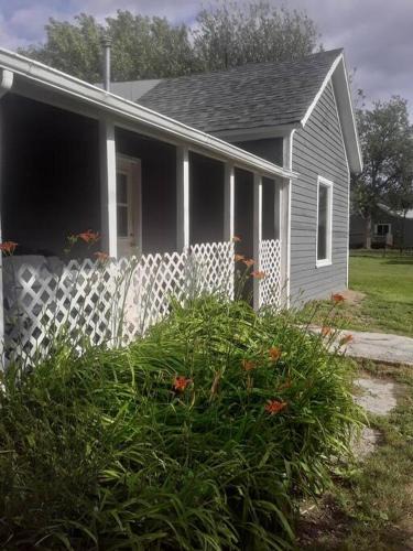 Northeast Entrance Badlands Apartment | A little Cowboy Cabin right by the Badlands!