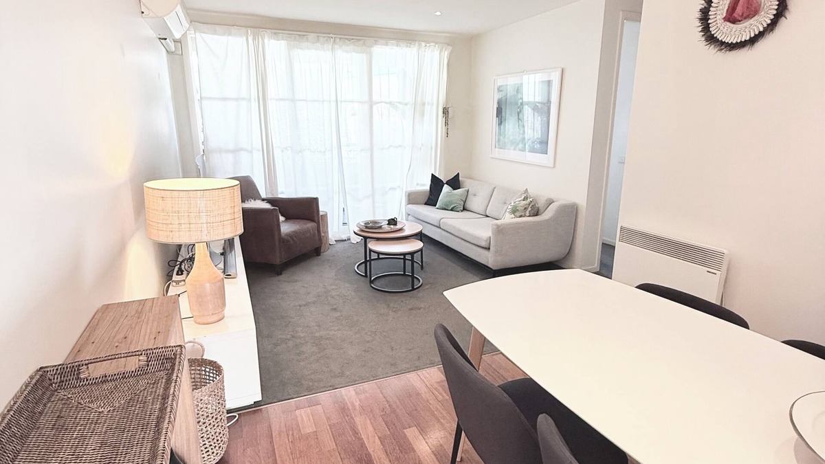 Prahran Apartment | A little Gem off Chapel and Greville.