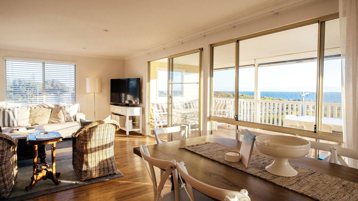 Guilderton House | A little LUXE & BIG views! n300 Meters to beach!nSleeps MAX 8; Pet friendly