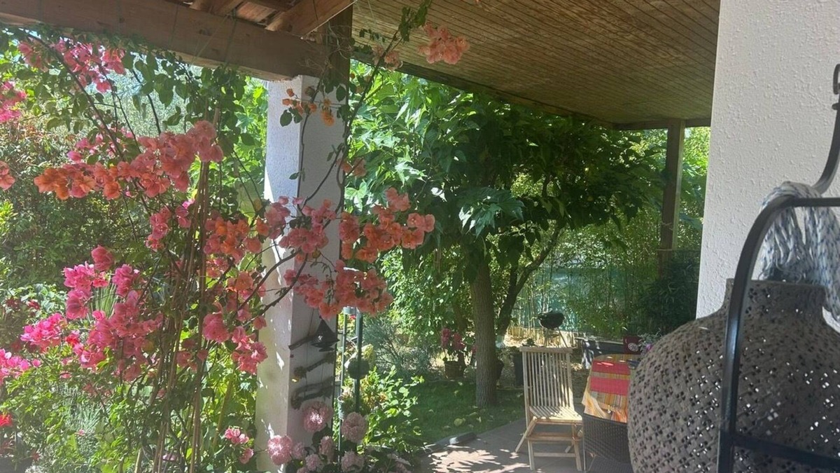 Garrigues Villa | A little paradise of scents and greenery in the hills above Nîmes.