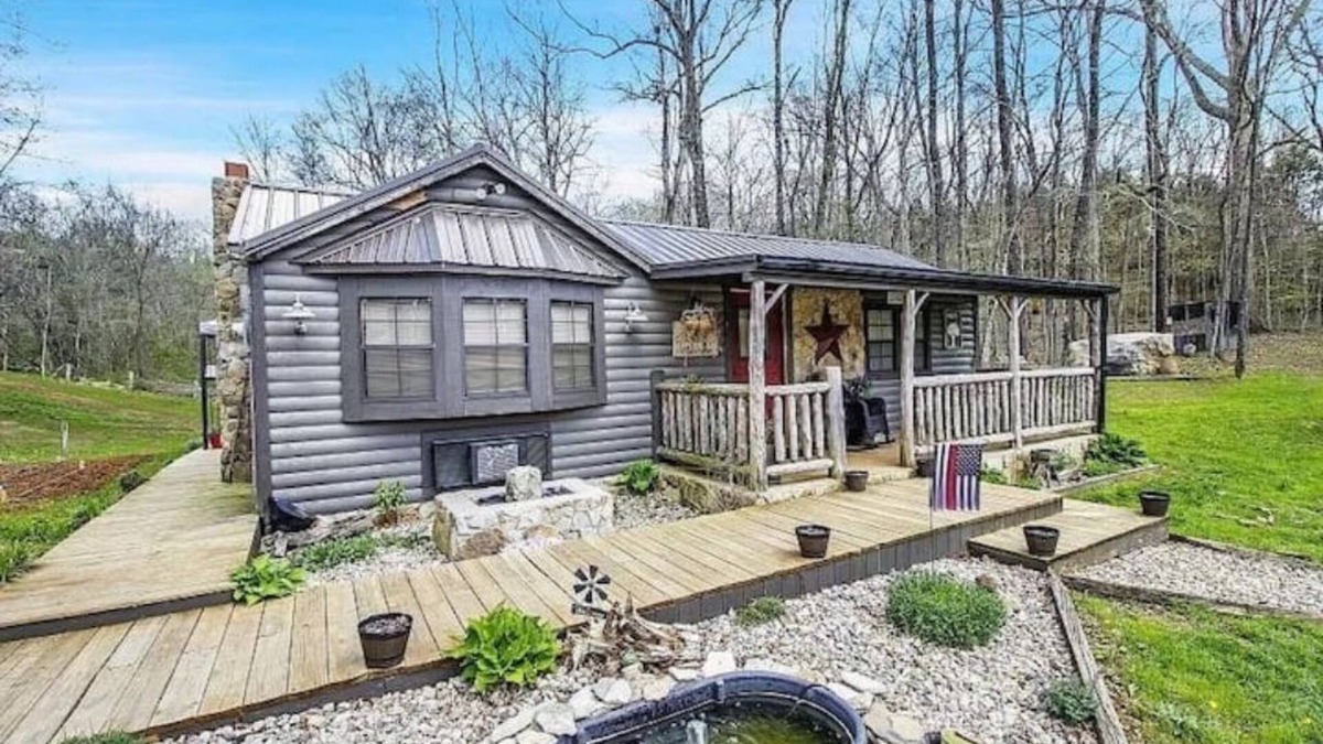 Bonnieville House | A little piece of heaven! Rustic cabin with a pond