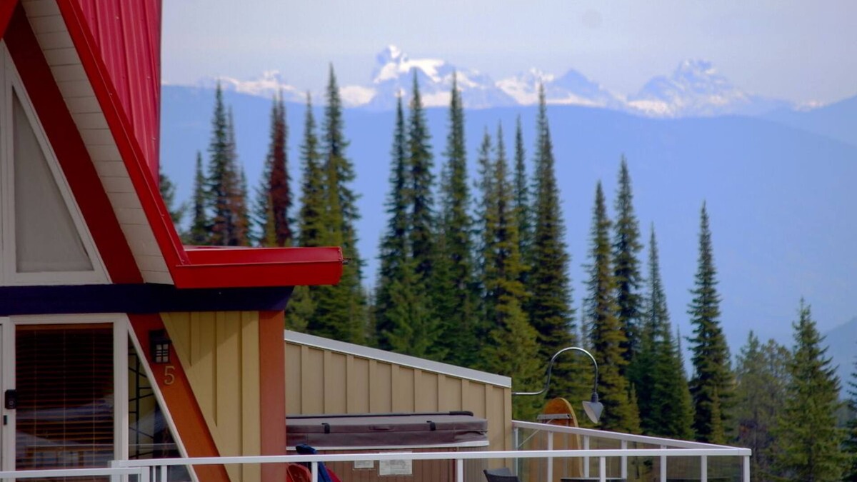 Silver Star Mountain Ski Chalet | A Loft Above, Ski in/out, 3 Lofts, Private Hot Tub