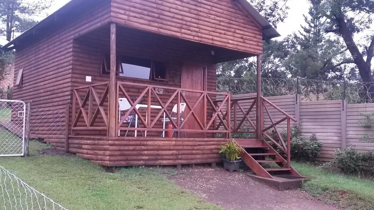 Sabie Cabin | A log style cabin having one major room