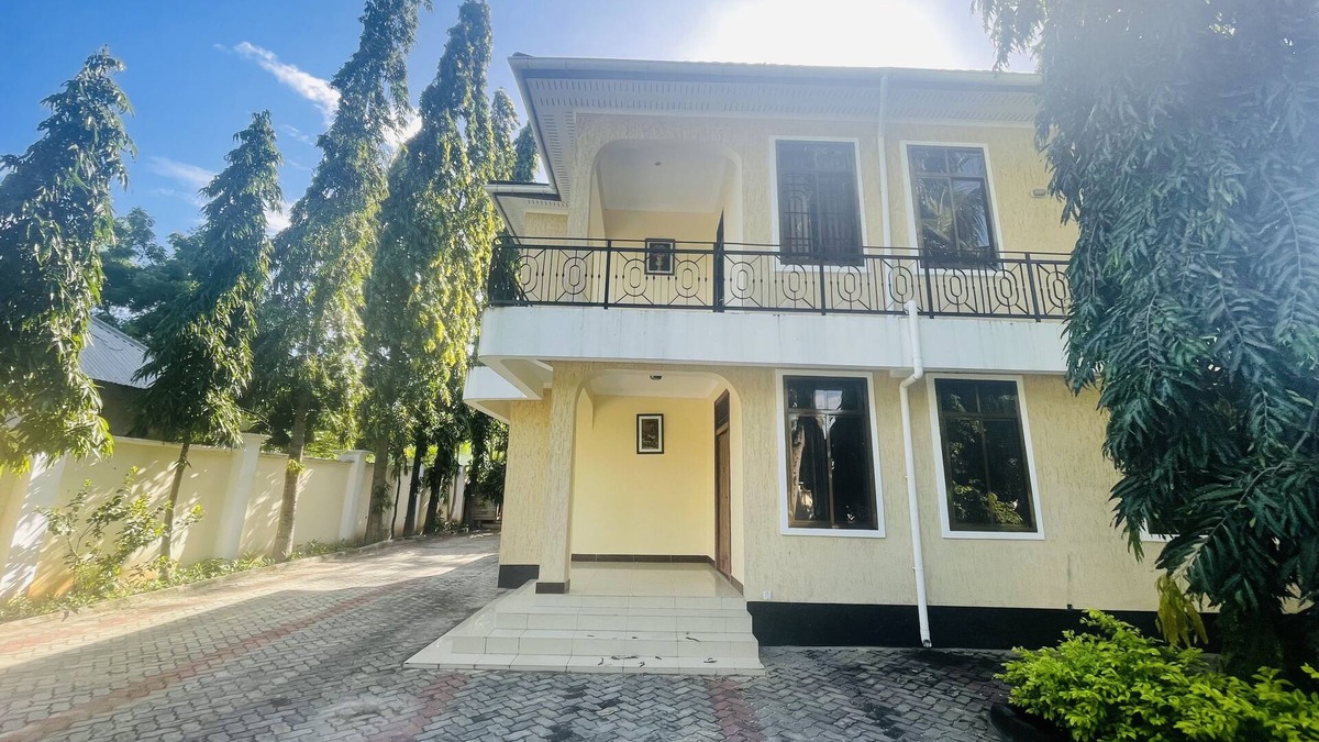 Dar es Salaam Apartment | A lovely 3 Bedroom Vacation home with free parking