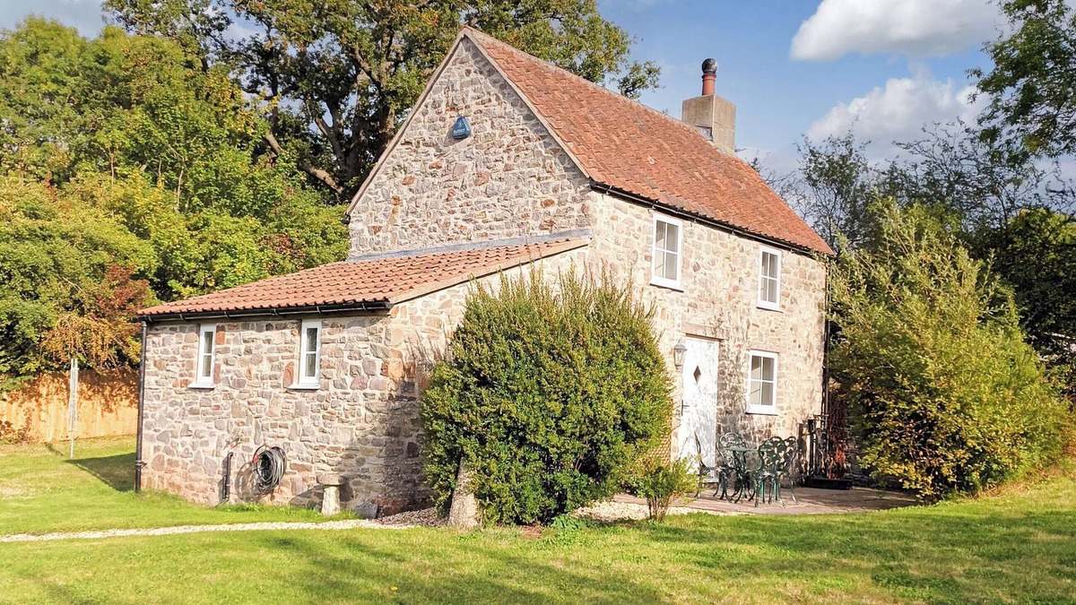 Upton Cheyney Cottage | A lovely cottage with countryside views in an ideal location.
