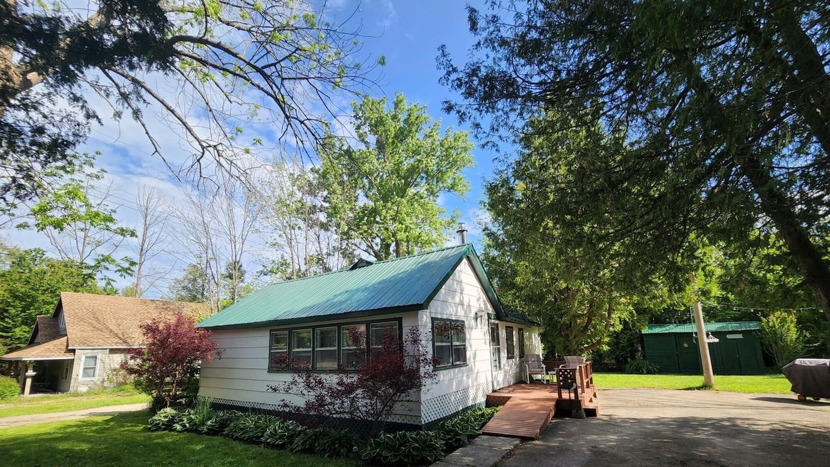 Inverhuron Cottage | A lovely cottage within a 10 minute walk to the beautiful beaches of Inverhuron.