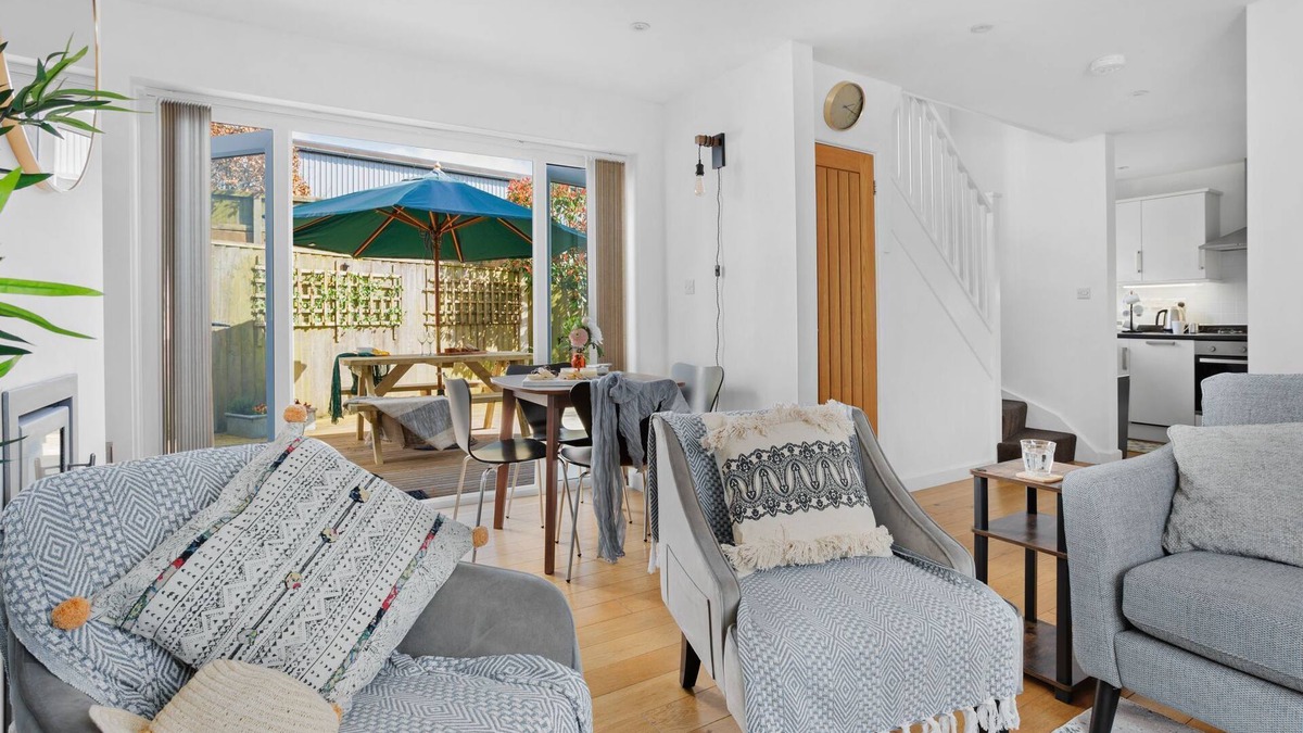 Woodbury Cottage | A lovely family and dog-friendly retreat in the East Devon countryside with private garden and log b