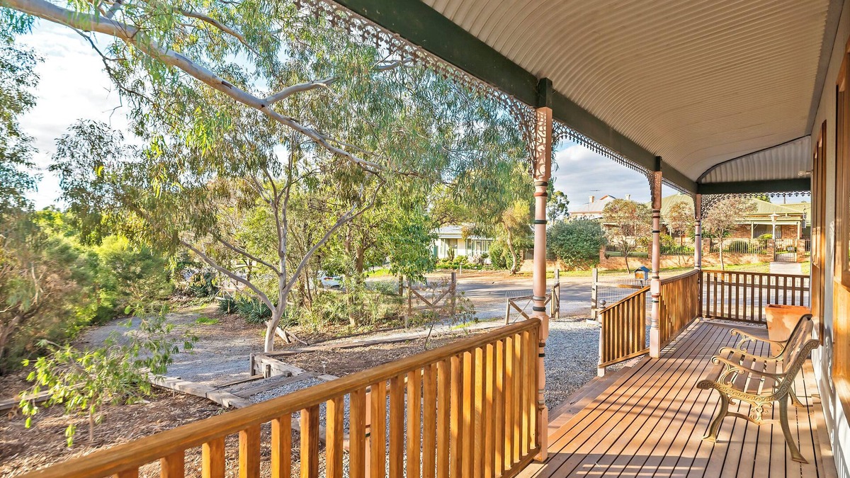 Gawler South Cottage | A lovely rustic cottage with all the modern conveniences