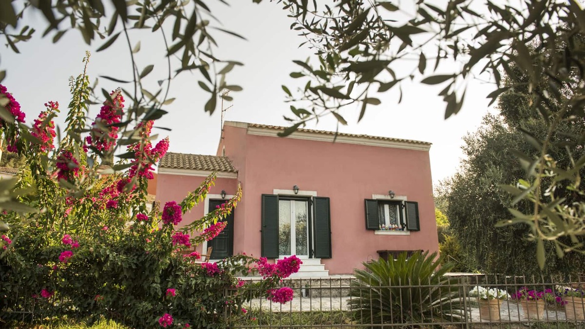 Dafnata Villa | A lovely villa ideally located near the old Corfu Town & cosmopolitan beaches
