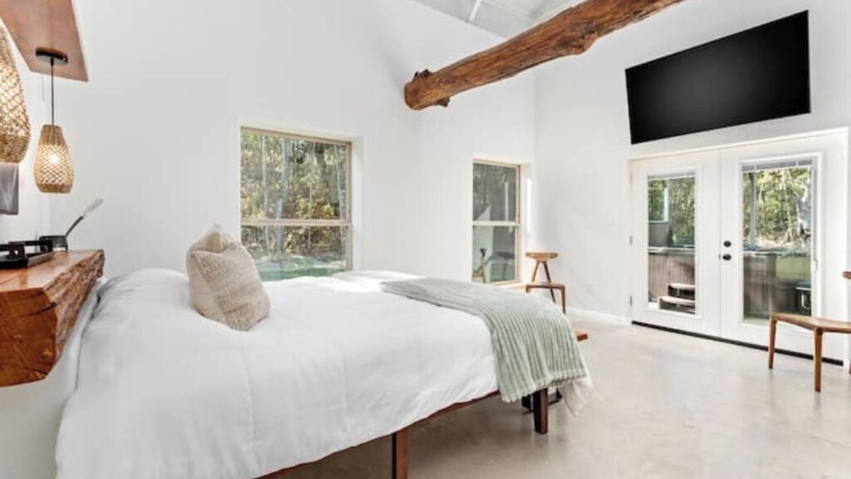 Hillister House | A Lucky Piece Retreat & Hunting Lodgen