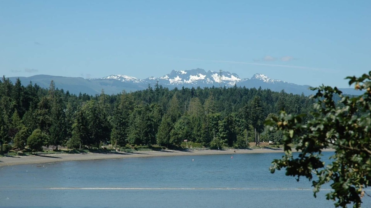 Regional District of Nanaimo House | A luxurious 3 bedroom oceanside retreat