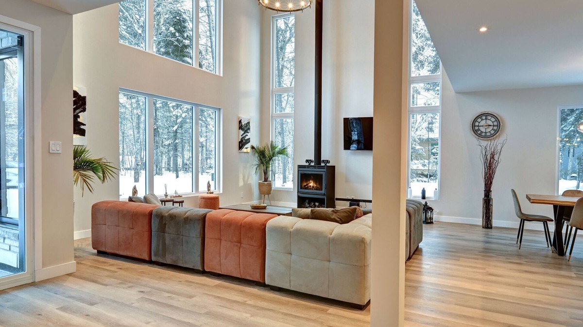 Lac Superieur Village Ski Chalet | A Luxurious 4-Bedroom Next to Mont-Tremblant ski