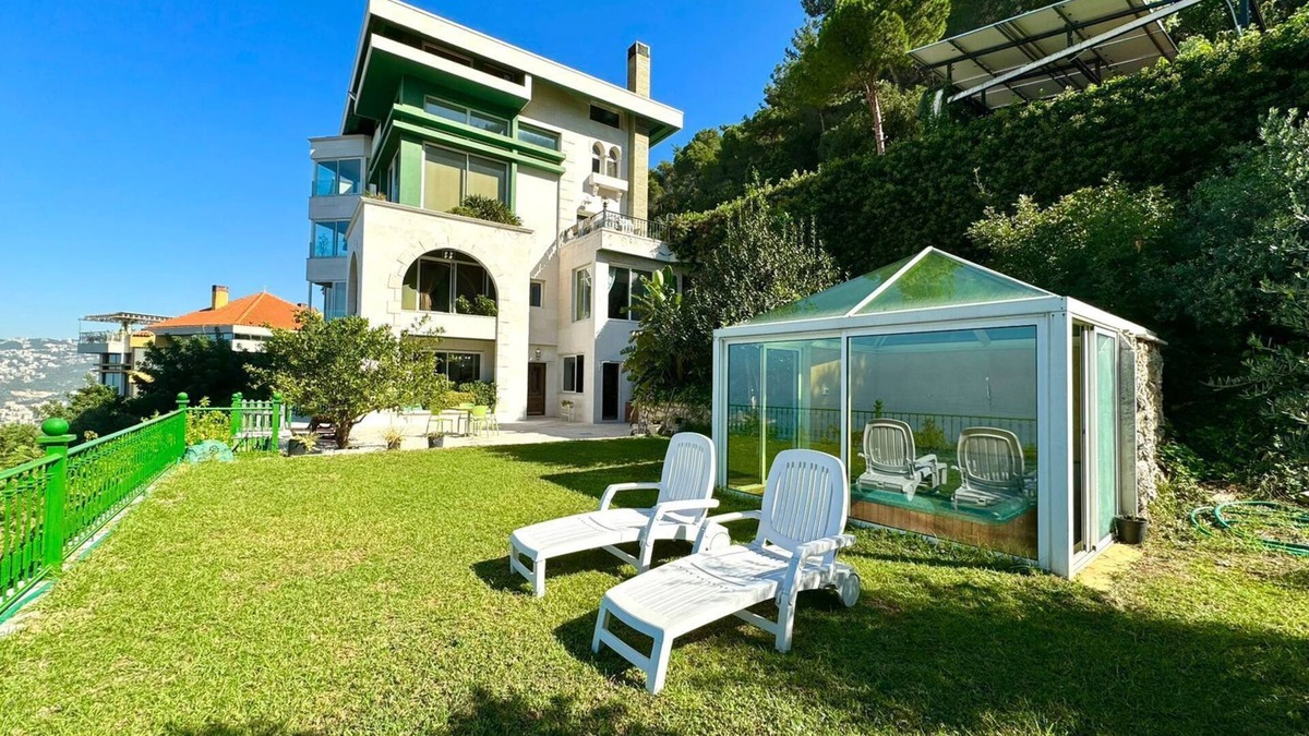 Haret Sakher Villa | A luxurious and spacious villa with a beautiful view to the Mediterranean Sea