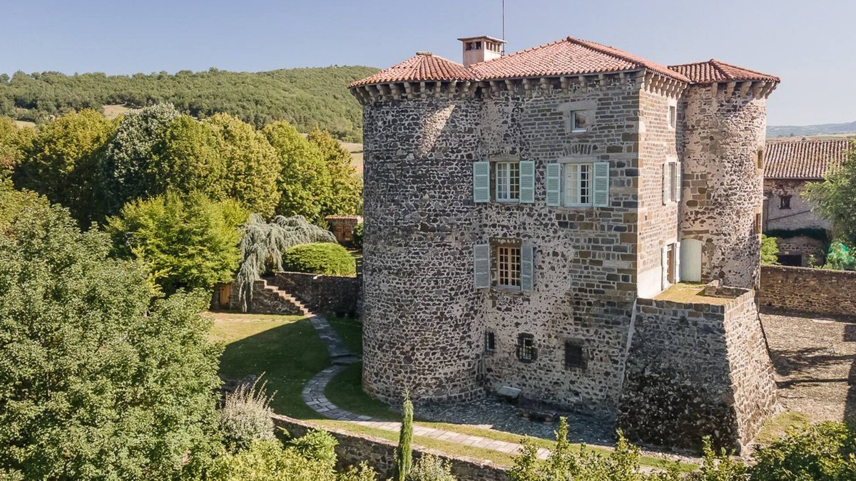 Cerzat Other | A luxurious chateau in the Auvergne in a remarkable setting!