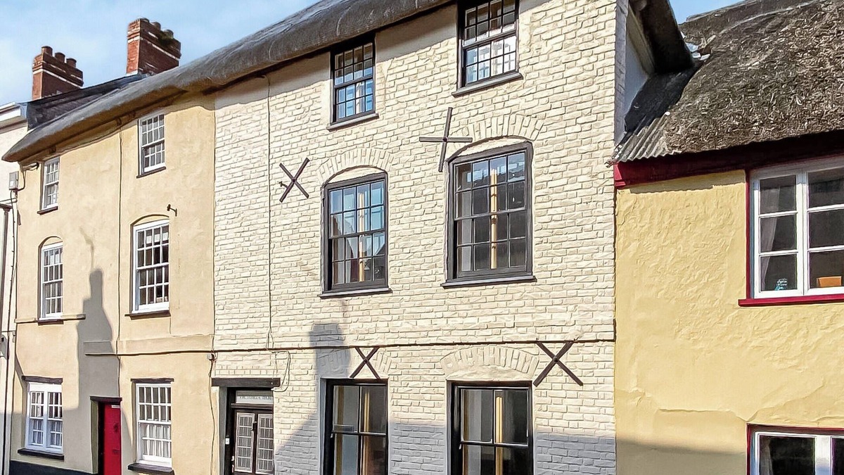 Chulmleigh Cottage | A luxurious Grade II Listed property in the charming town of Chulmleigh.