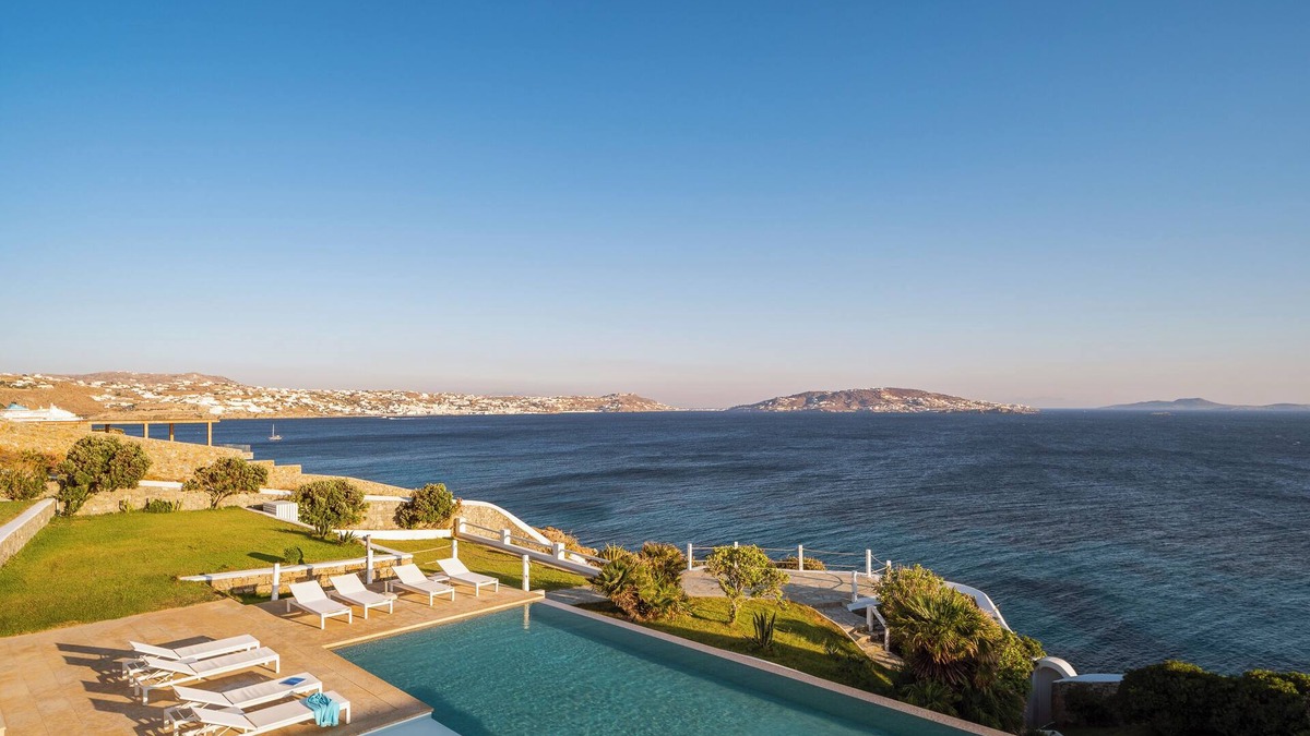 Agios Stefanos Villa | A luxurious haven of beachfront comfort and elegance!