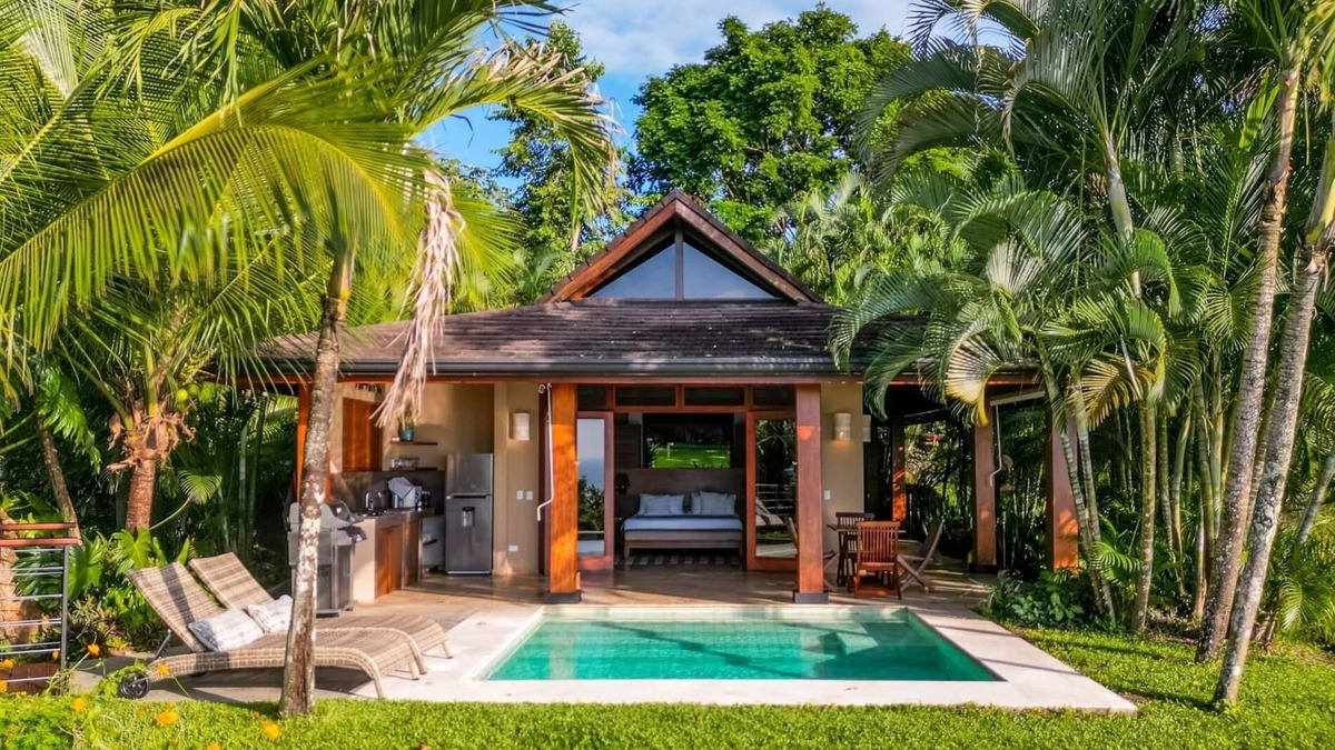 Mal Pais Cottage | A Luxurious Private and Secluded Jungle Retreat